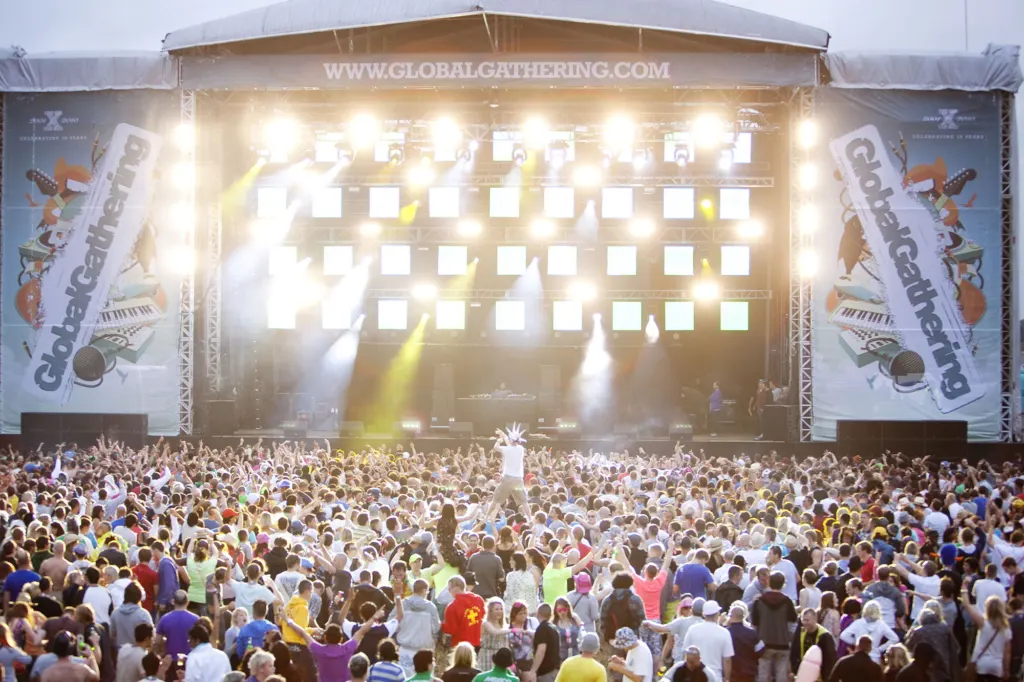 Festivalgoers and atmosphere at Global Gathering 2010